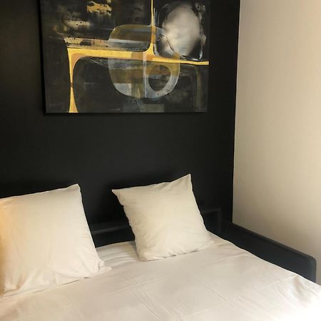 Une Chambre A Neuilly Guest House Екстериор снимка