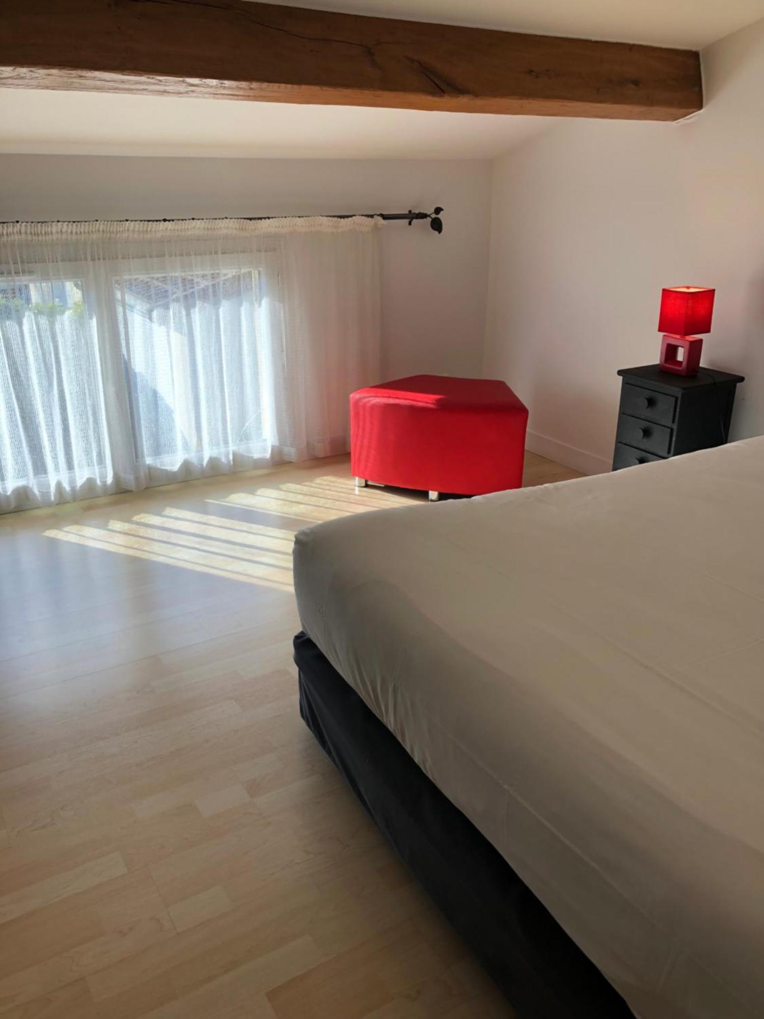 Une Chambre A Neuilly Guest House Екстериор снимка