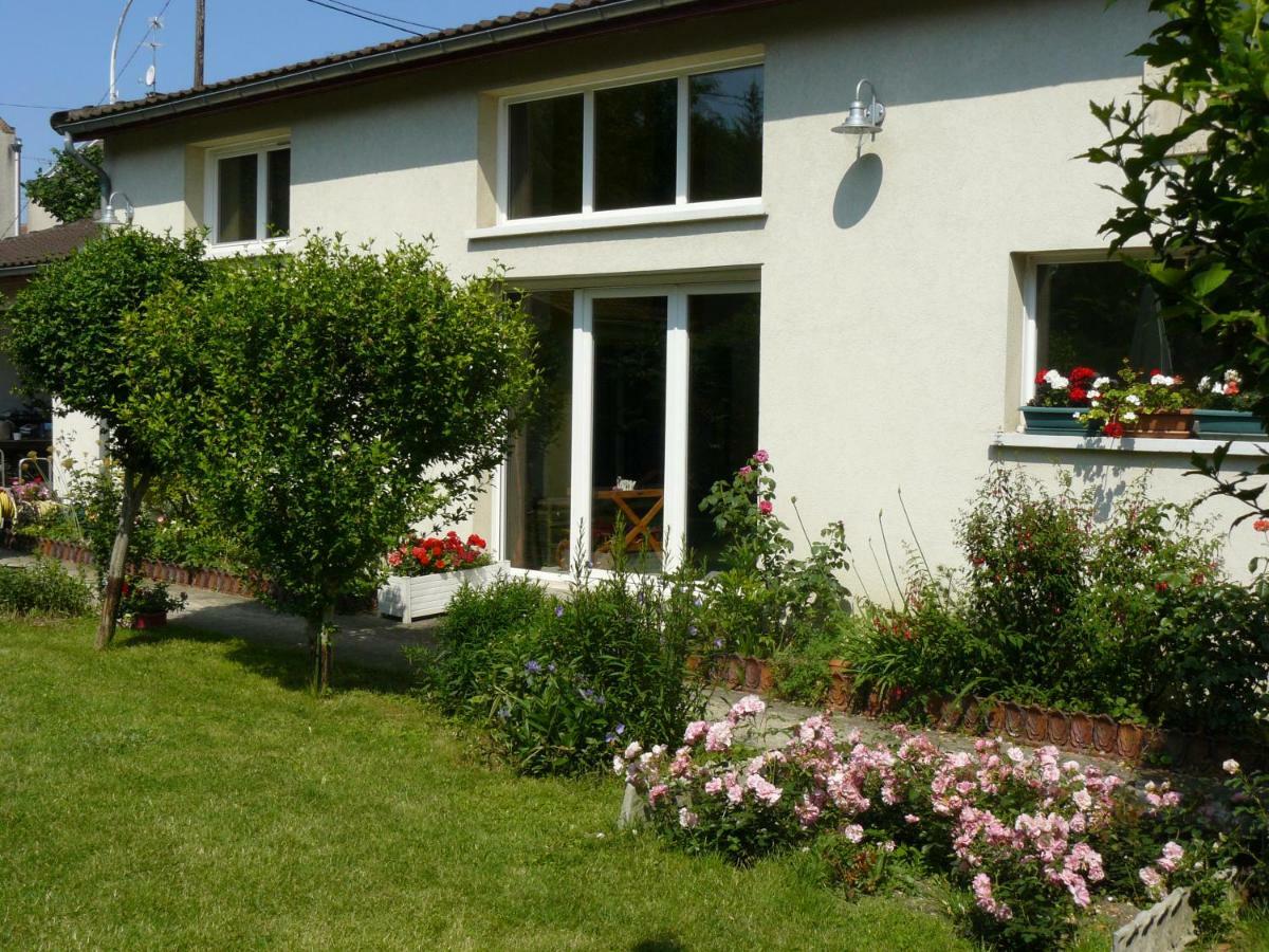 Une Chambre A Neuilly Guest House Екстериор снимка