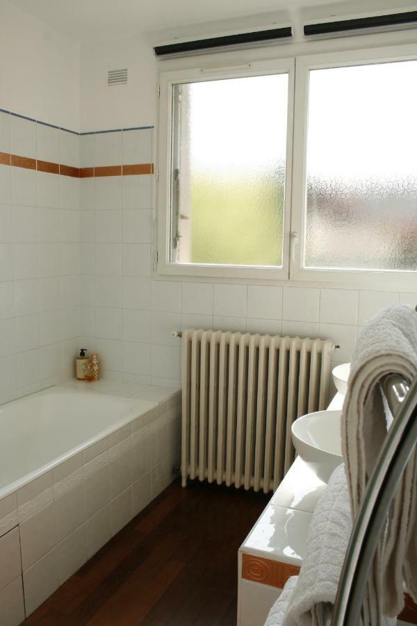 Une Chambre A Neuilly Guest House Екстериор снимка