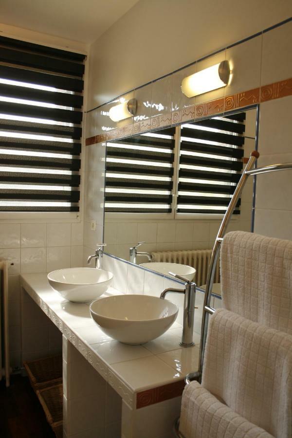 Une Chambre A Neuilly Guest House Екстериор снимка
