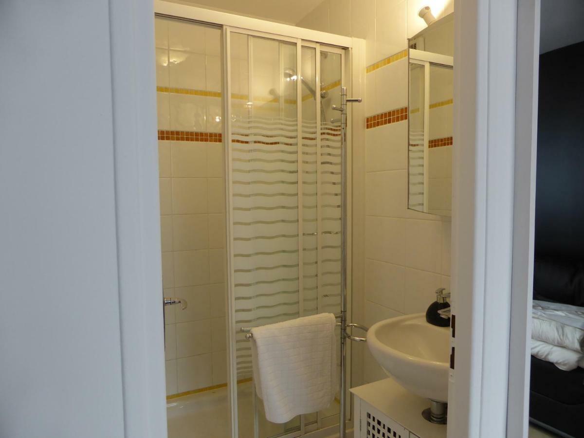 Une Chambre A Neuilly Guest House Екстериор снимка